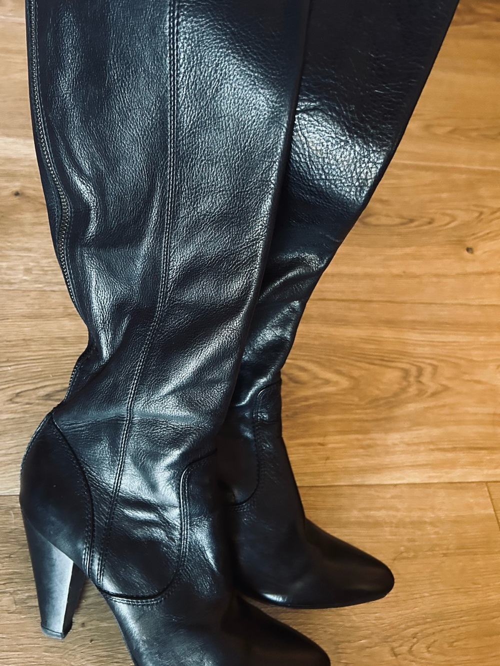 Frye - Picture 2 of 3
